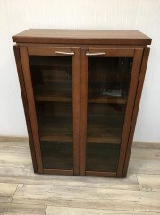 Офисный комод со стеклянными дверцами