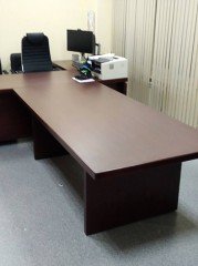 Стол для переговоров в кабинет руководителя